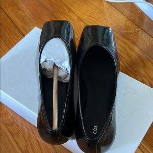 COS Square-Toe Black Ballet Flats with Patent Finish